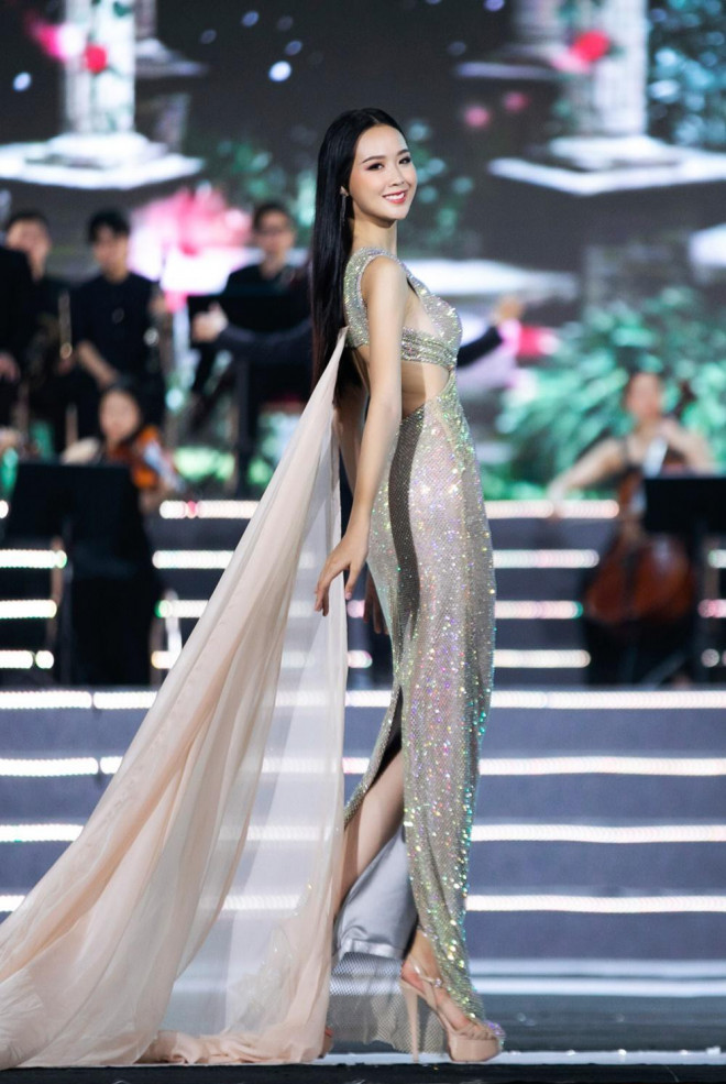 Váy dạ hội lộng lẫy của 10 người đẹp được đánh giá cao nhất Top 38 Miss World Vietnam - 5