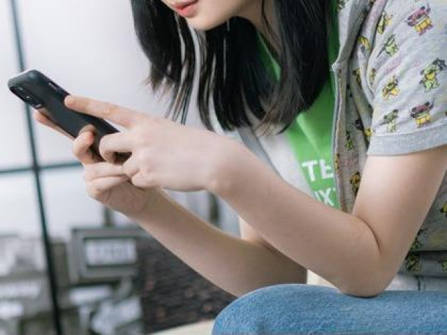 Nhật Bản: Cô gái 21 tuổi gửi hàng trăm tin nhắn ảnh nhạy cảm cho cụ bà 70 tuổi
