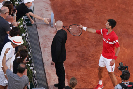 Djokovic gặp "hạn lớn", bị nghi khó bảo vệ ngôi vô địch Roland Garros
