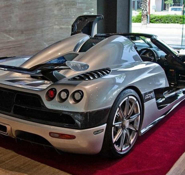 Từng thuộc sở hữu của &#39;&#39;tay đấm triệu đô” Floyd Mayweather, siêu xe Koenigsegg CCXR Trevita này có mức giá 4,8 triệu USD (khoảng 108 tỷ đồng) vào năm 2015.&nbsp;
