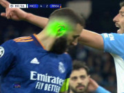 Bóng đá - Benzema bị CĐV Man City chơi xấu chiếu laser vẫn ghi siêu phẩm panenka