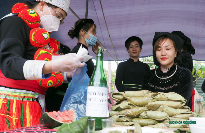 Bánh nếp nhân trứng kiến của người Tày ở Tuyên Quang - 12