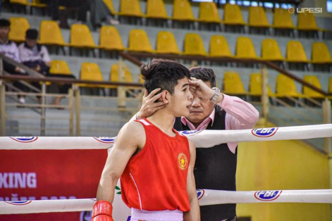 Bùi Trọng Thái nhiều khả năng mất suất dự SEA Games vào tay Trần Văn Thảo