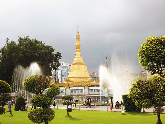 Đến đây bạn sẽ cảm nhận được sự tương phản giữa không gian trong và ngoài chùa. Ngoài ra, kiến ​​trúc và điêu khắc của chùa cũng là một nét nổi tiếng. Nơi này về đêm cũng rất đẹp, rất đáng để quay lại lần nữa để thấy nơi này được thắp sáng rực rỡ.
