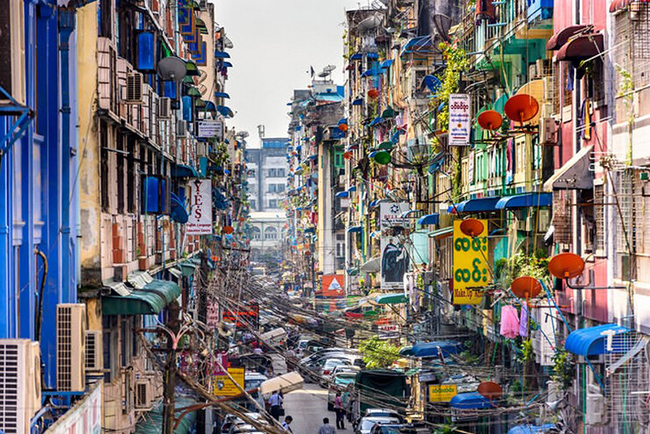 Đường phố luôn đông đúc, nhộn nhịp ở Yangon.
