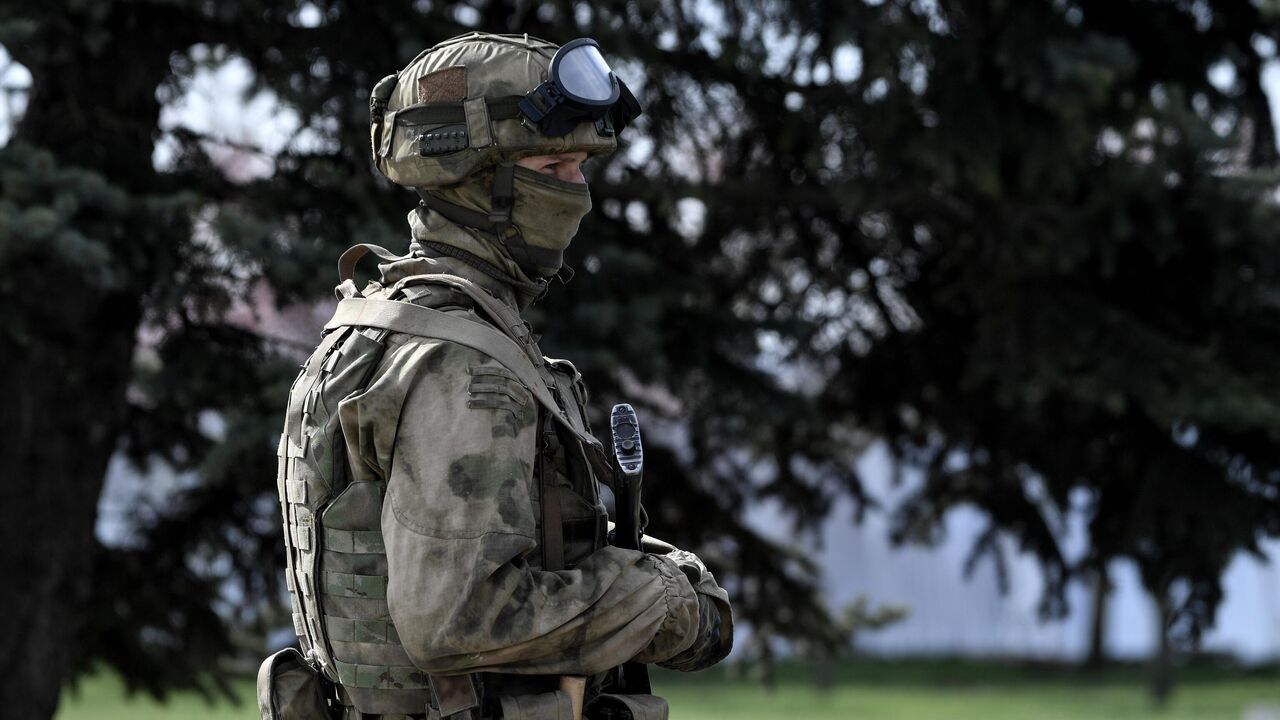 Binh sĩ Nga làm nhiệm vụ ở tỉnh Kherson, miền nam Ukraine. Ảnh RIA Novosti.