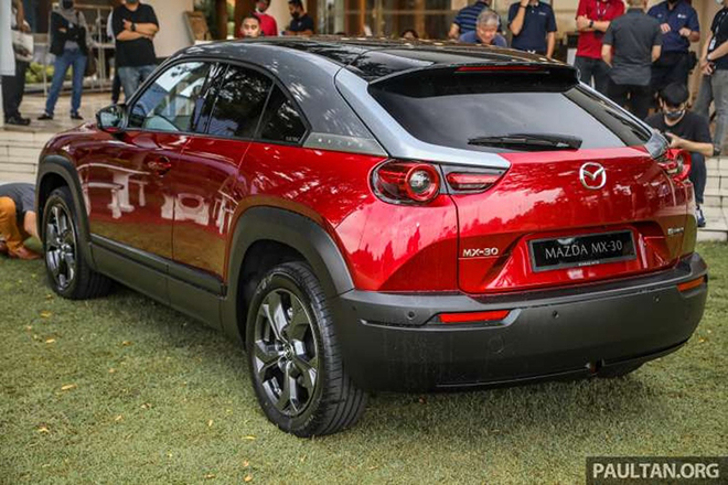 Mazda MX-30 ra mắt, crossover chạy điện giá từ 1 tỷ đồng - 3