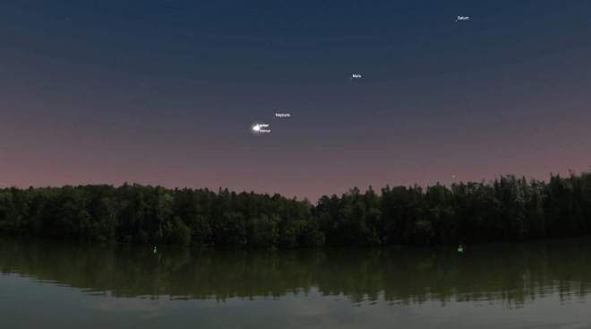 Ảnh đồ họa của NASA mô tả cảnh tượng tương lai theo góc nhìn từ Huntsville, Alabama - Mỹ, trong đó vật thể sáng nhất trên bầu trời chính là 2 hành tinh hợp nhất - Ảnh: NASA