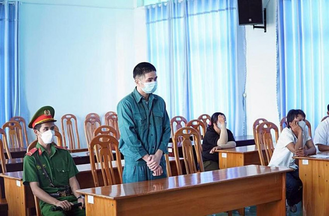 Bị cáo Nguyễn Thanh Hưng nghe tòa tuyên án. Ảnh: ĐP