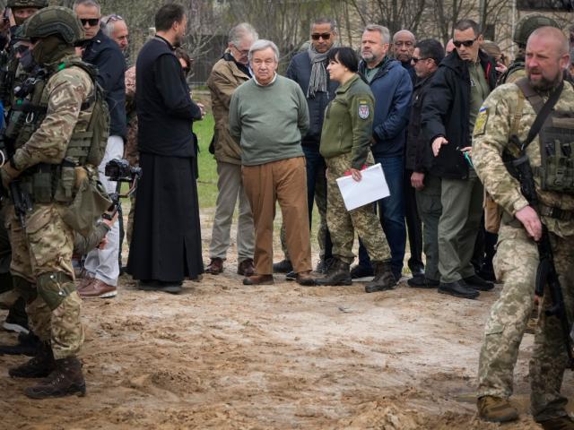 Tổng Thư ký LHQ đến thăm Kiev, Ukraine nói Nga tấn công từ mọi hướng ở Donbass