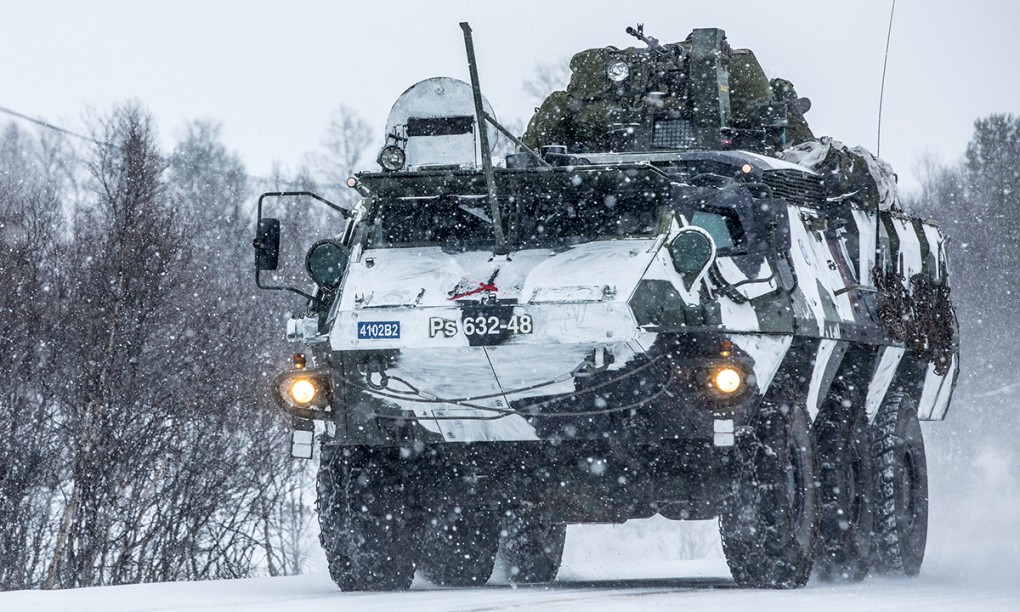Xe thiết giáp của Phần Lan tham gia tập trận cùng lực lượng NATO (ảnh: RT)