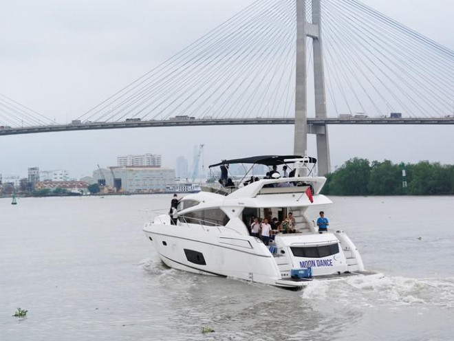 Sau bay trực thăng, sắp có tour du thuyền hạng sang trên sông Sài Gòn - 1