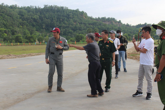 Các chuyên gia, phi công và lực lượng chức năng đang vạch chi tiết các kịch bản bay