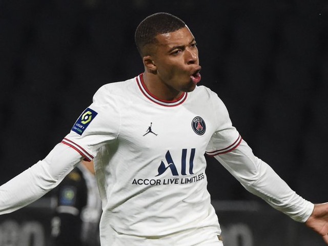 Mbappe tiến sát kỳ tích thế kỷ, PSG lại hoang mang vì tương lai ”Cậu bé vàng”