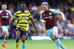 Video bóng đá Watford - Burnley: Phản lưới cực sớm, ngược dòng bất ngờ (Vòng 35 Ngoại hạng Anh)