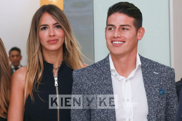 Dứt tình Helga Lovety, James Rodriguez lại cặp kè và có con chung với người đẹp Venezuela Shannon de Lima nhưng rồi cặp đôi này cũng chia tay nhau năm 2021