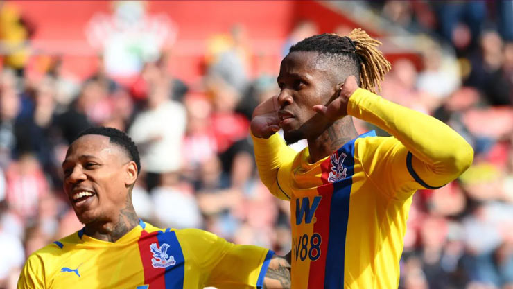 Wilfried Zaha có pha dứt điểm xuất thần để giúp Crystal Palace sáng cửa giành chiến thắng