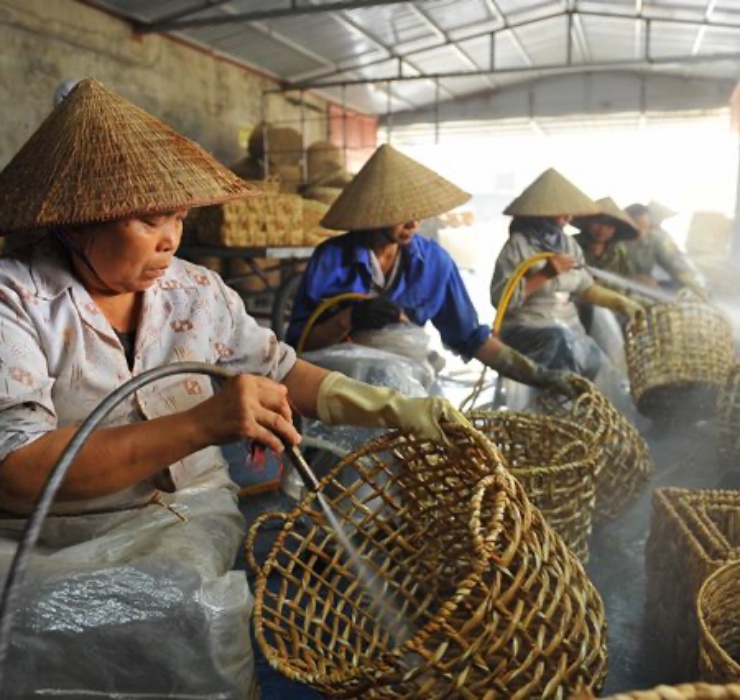 Công việc này yêu cầu sự tỉ mỉ, cẩn thận trong từng chi tiết, nhưng số tiền nhận được cũng xứng đáng với công sức bỏ ra. Với những người lành nghề, số tiền kiếm được có thể lên tới 500 - 1 triệu đồng/ngày.
