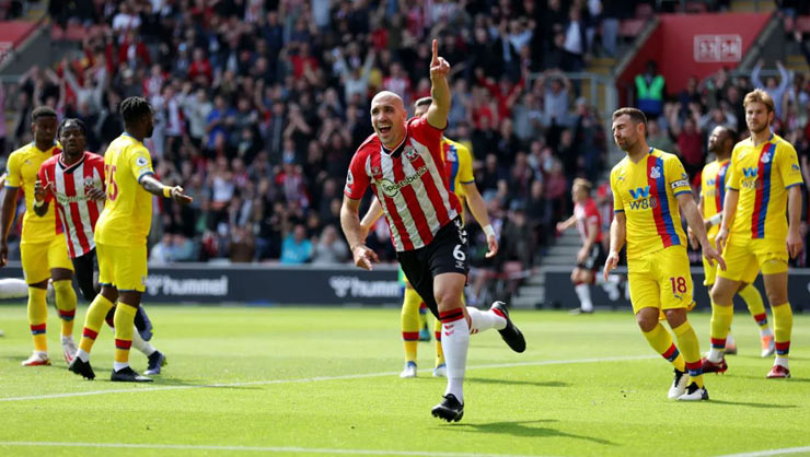 Oriol Romeu đánh đầu chính xác để sớm mở tỷ số cho Southampton