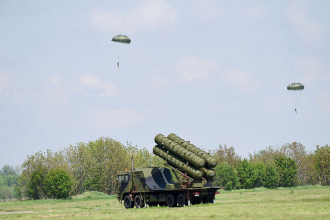 Hệ thống tên lửa tầm trung FK-3 do Trung Quốc sản xuất đã bàn giao cho Serbia. Ảnh: Reuters