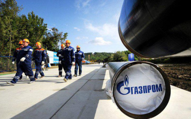 Bloomberg nhận định, Tập đoàn năng lượng&nbsp;Gazprom được hưởng lợi từ việc giá dầu và giá khí đốt tăng vọt trong thời kỳ khủng hoảng năng lượng tồi tệ nhất ở Châu Âu trong nhiều thập kỷ. Ảnh: The Guardian.