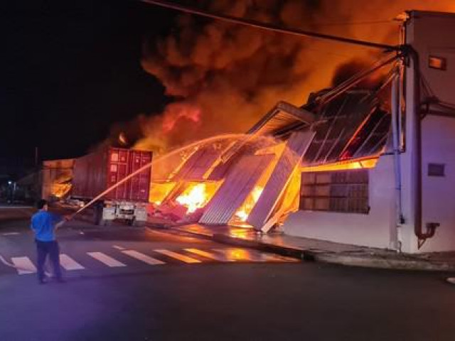 Bình Dương: Cháy lớn tại nhà xưởng trong KCN Nam Tân Uyên