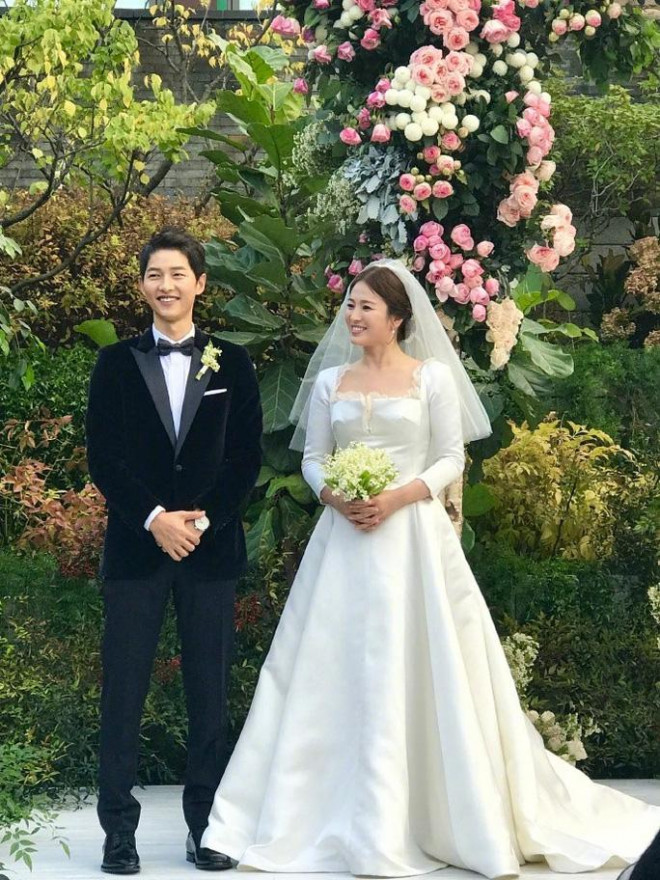 Song Hye Kyo và Song Joong Ki đẹp đôi trong ngày cưới
