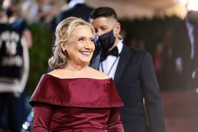 Cựu Ngoại trưởng Mỹ Hilary Clinton cũng có mặt tại Met Gala 2022.&nbsp;