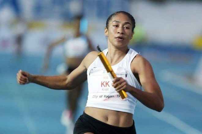 Kristina Knott và Tú Chinh... "rủ nhau chấn thương" rồi vắng mặt tại SEA Games 31. Ảnh: Star.