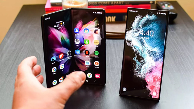 Galaxy Z Fold 3.