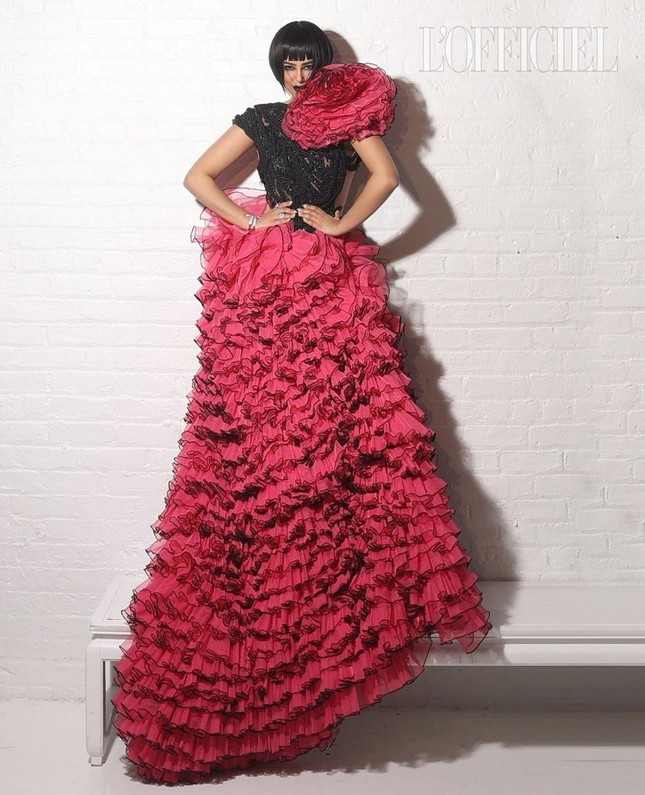 Hoa hậu Hoàn vũ Harnaaz Sandhu trang điểm, tạo dáng Việt Nam trên bìa tạp chí - 4