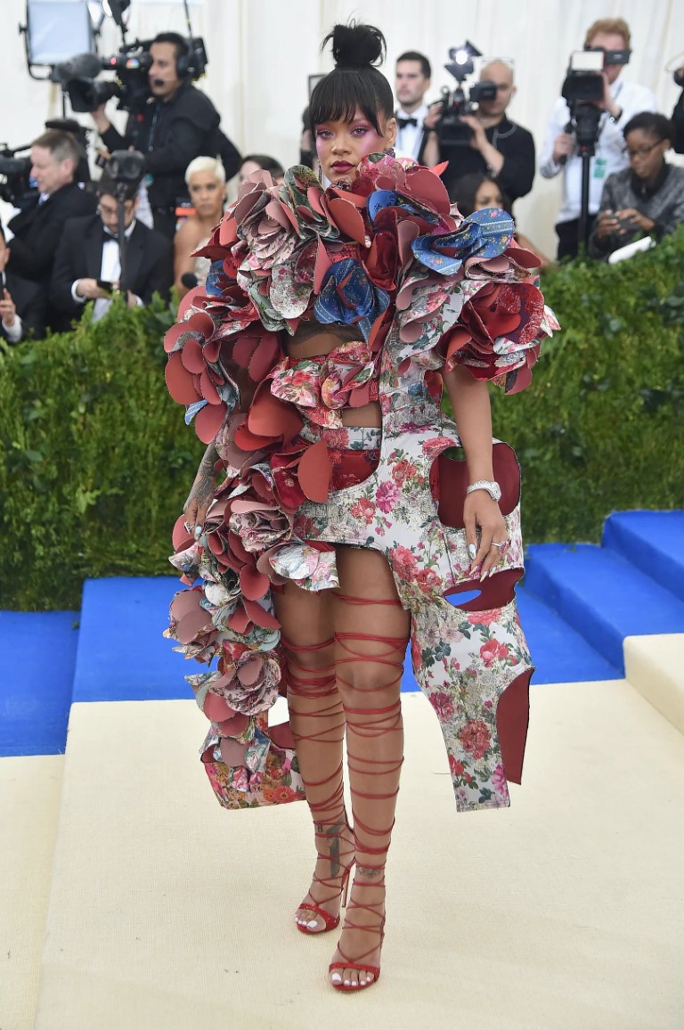 Kiểu dáng đẹp nhất của Rihanna tại Met Gala - 4