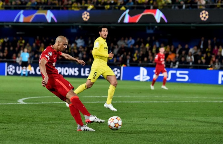 Phút 62, Fabinho rút ngắn tỷ số cho Liverpool bằng cú dứt điểm chìm ở góc hẹp xuyên qua háng thủ môn Rulli đi vào lưới Villarreal