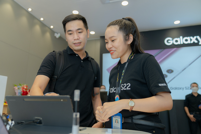 Vì sao Apple, Sony, Samsung, Oppo đua nhau mở "brand shop" tại Việt Nam? - 4