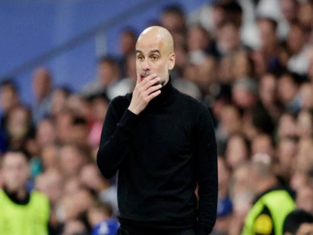 Man City thảm bại: Pep thay người “tự sát”, cãi nhau với học trò trên sân