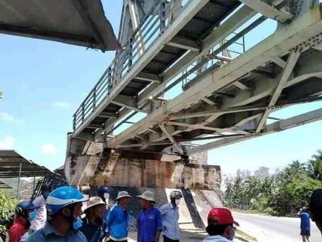 Chụp ảnh trên cầu đường bộ, hai nữ sinh rơi xuống tàu hoả tử vong thương tâm