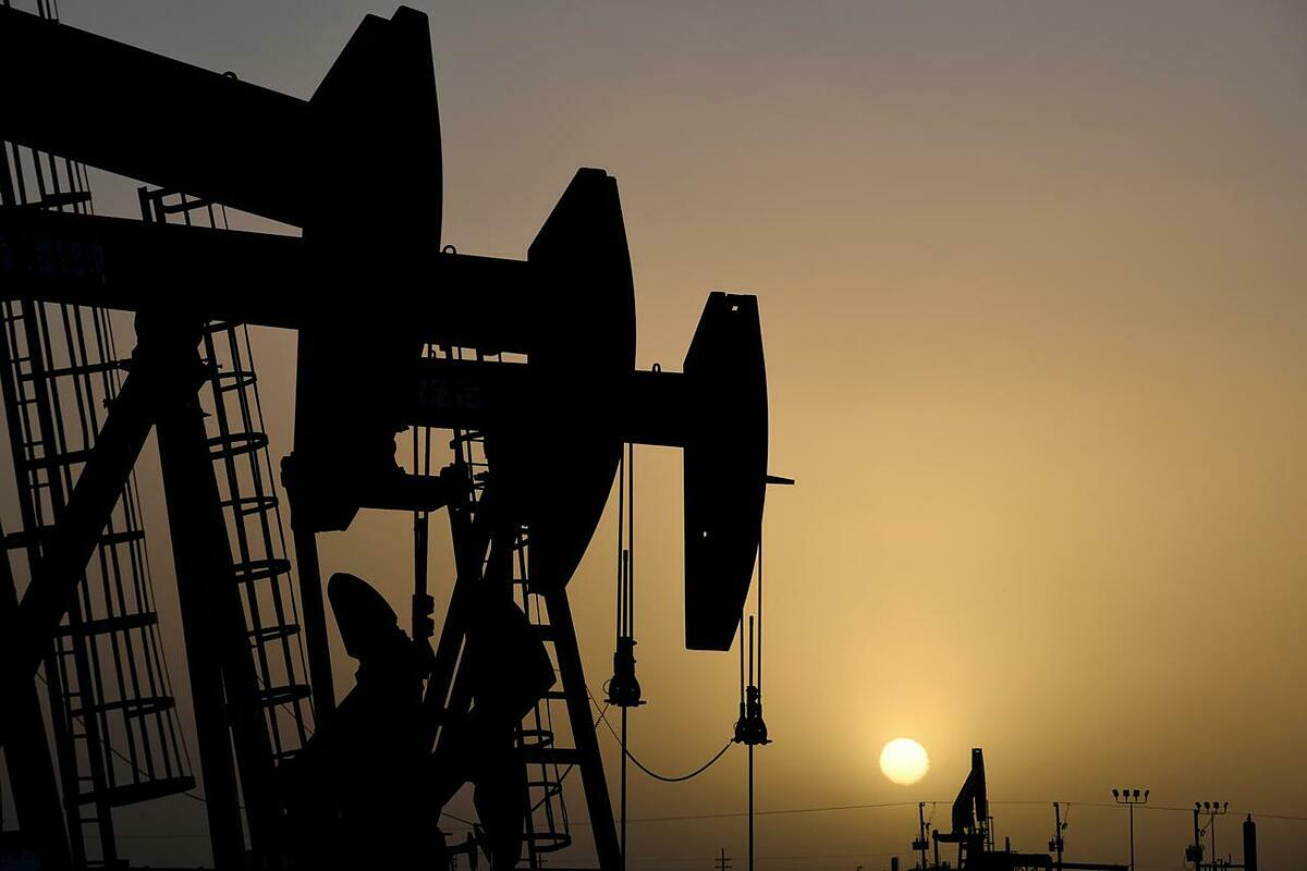 Giá dầu thô nối dài chuỗi tăng