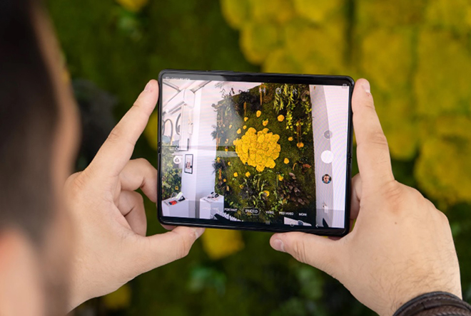 Galaxy Z Fold 3 cũng được nâng cấp camera.