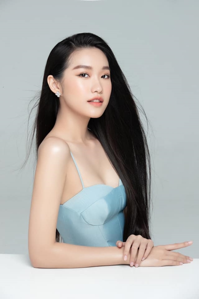 Cô gái sinh năm 2001 từng gây ấn tượng khi đạt danh hiệu Người đẹp tài năng và top 10 Hoa hậu Việt Nam 2020. 
