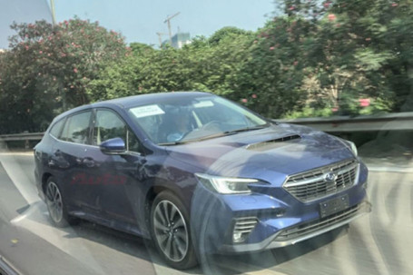 Bộ đôi xe Subaru hoàn toàn mới chạy thử trên đường phố Việt