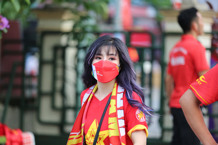 Chùm ảnh độc lạ fan mang cúp vàng khuấy động U23 Việt Nam đấu U23 Indonesia - 10