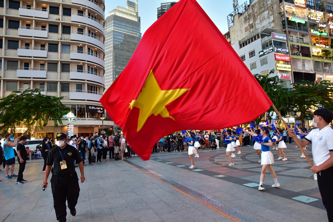 Ban tổ chức mong muốn tạo nên không khí bóng đá sôi động nhằm mang đến niềm vui và phục vụ&nbsp;cho người hâm mộ tại TP.HCM. Sau trận mở màn, các màn hình tiếp tục chiếu các trận chủ nhà Việt Nam gặp các đối thủ Philippines (19h ngày 8/5), Myanmar (19h ngày 13/5) và Timor Leste (19h ngày 15/5).&nbsp;