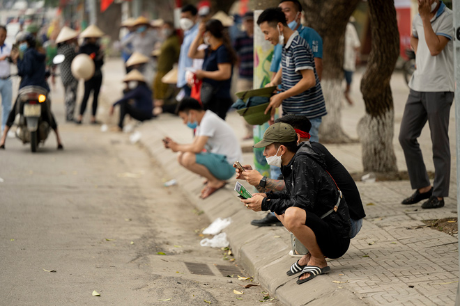 Dự đoán, càng sát giờ bóng lăn, giá vé sẽ càng giảm