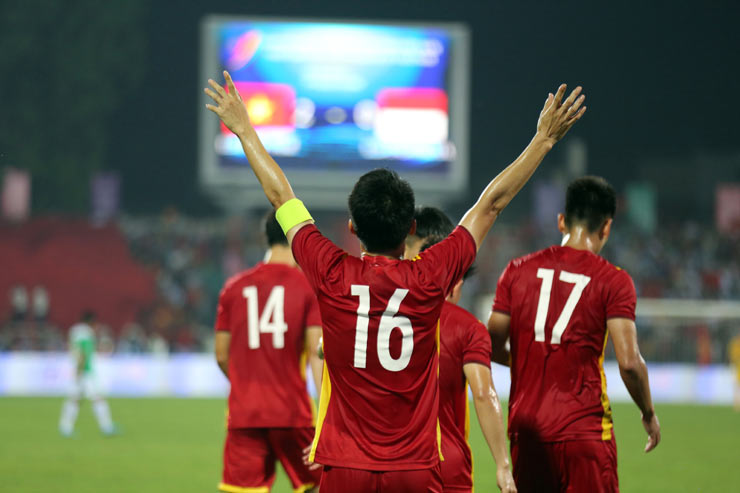 Hùng Dũng góp công lớn giúp U23 Việt Nam thắng đậm U23 Indonesia 3-0, qua đó giành lợi thế lớn trong cuộc đua giành vé vào bán kết ở bảng A.