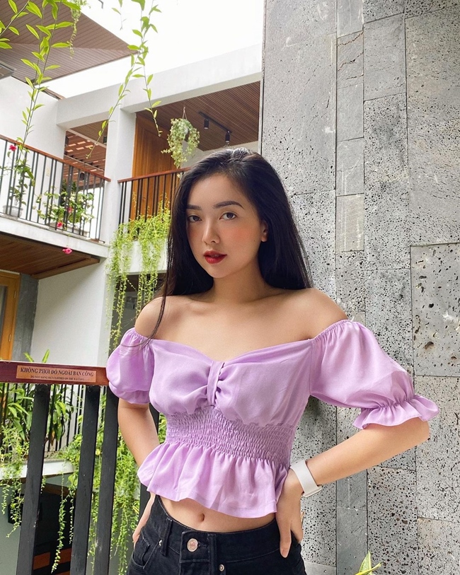Nhờ danh xưng "vợ Hà Đức Chinh", Mai Hà Trang rất đắt show được các nhãn hàng, thương hiệu mời làm người mẫu quảng cáo cho các sản phẩm làm đẹp. 

