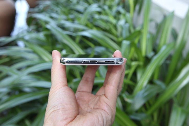 Oppo Find X5 Pro 5G là smartphone đầu tiên của công ty có Chế độ bảo vệ tuổi thọ pin (Battery Health Engine) - kéo tuổi thọ pin lên đến 1.600 chu kỳ sạc (gấp đôi tiêu chuẩn) thông thường.
