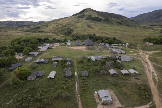 Ngôi làng của dân tộc Macuxi tại khu bảo tồn Raposa Serra do Sol ở Brazil