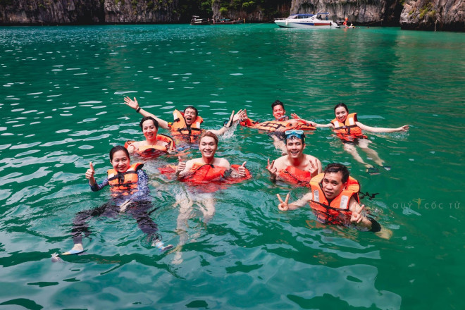 Nhóm bạn travel blogger nghỉ hè hết ý tại Koh Phi Phi.