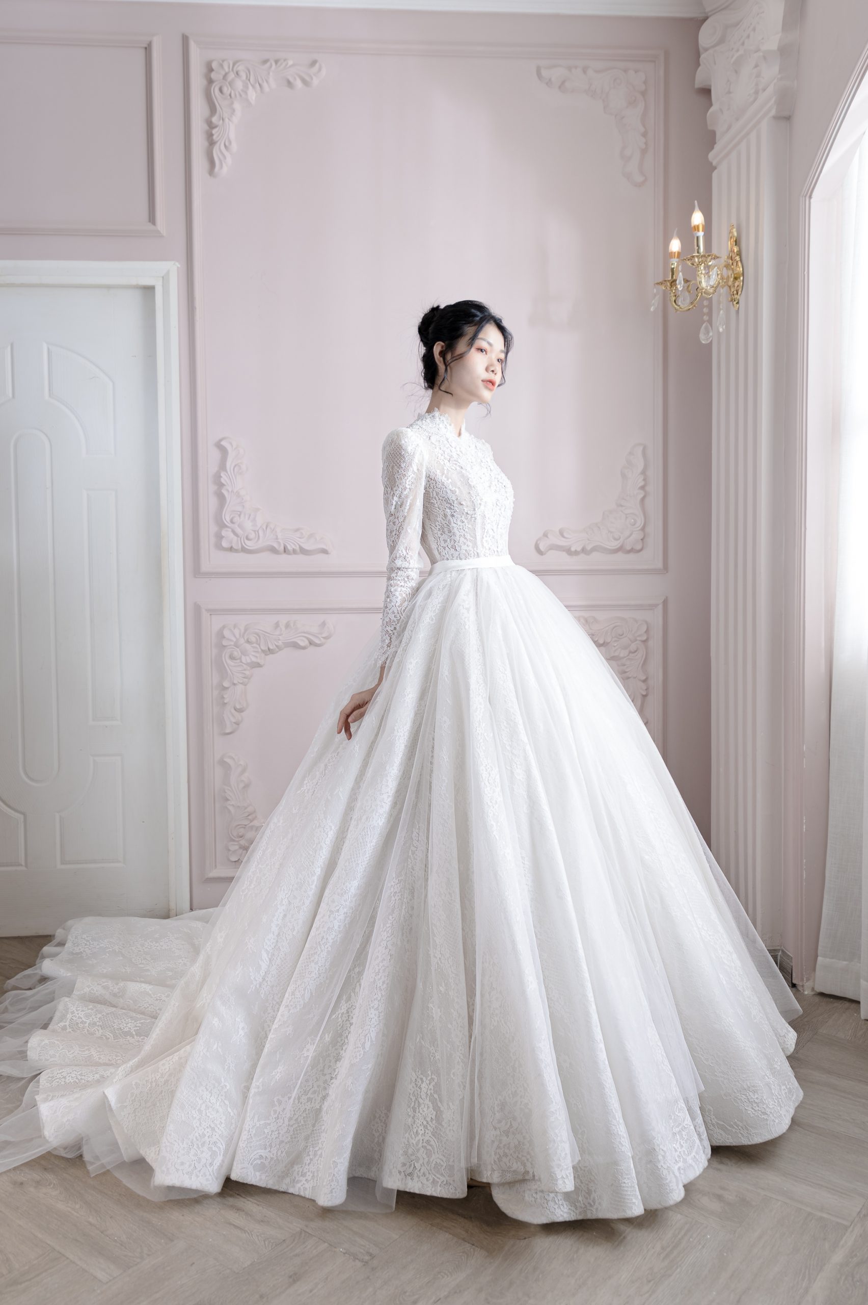 Cận cảnh 3 bộ váy cưới tuyệt đẹp của cô dâu Doãn Hải My trong tiệc cưới tại  Hà Nội
