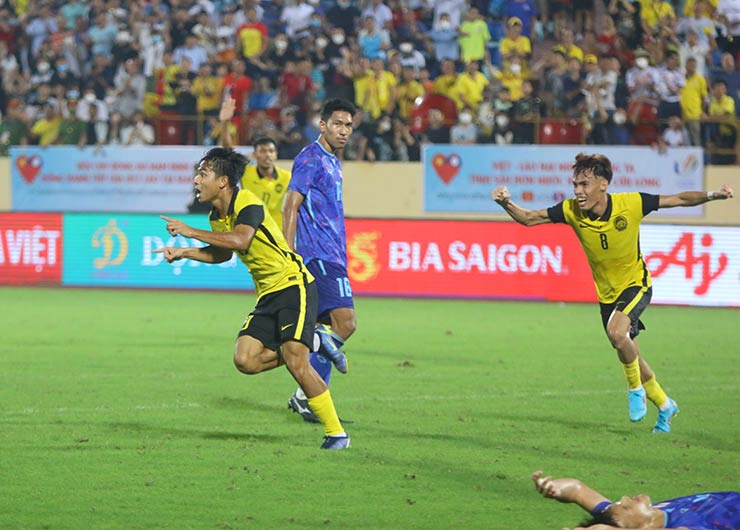 Mặc dù chơi ép sân trong phần lớn hiệp 2 nhờ lợi thế hơn người từ sớm nhưng phải đến phút bù giờ cuối cùng của trận đấu, U23 Malaysia mới có thể xuyên thủng màn lưới của U23 Thái Lan sau một tình huống phản lưới của Jaiphet
